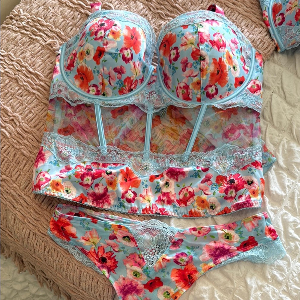 Victoria's Secret Blue and Red Bra with Underwire Support